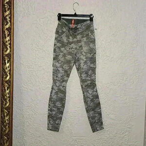 NWT Spanx Stretch Twill Ankle Cargo Pants